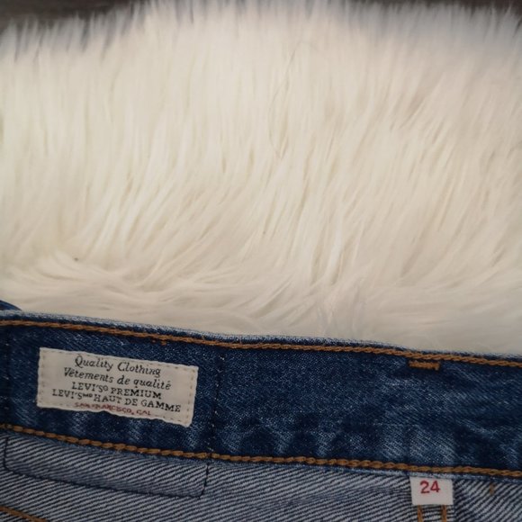 Aritzia Levi's Deconstructed Denim Mini Skirt in Medium/Dark Wash - Size 24 - Picture 5 of 6